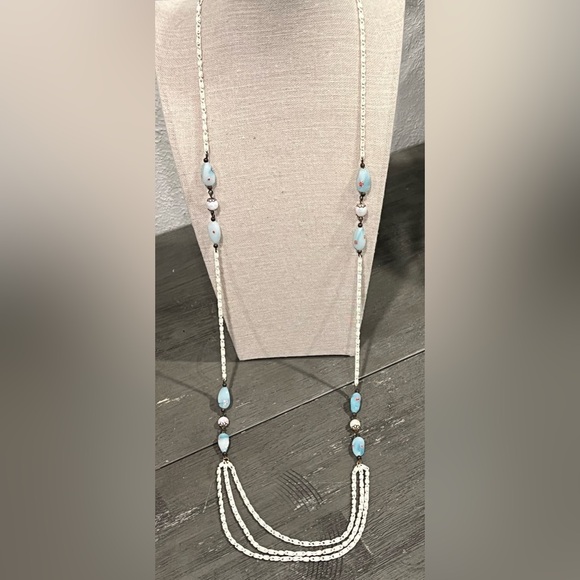 Vintage long white chain with blue long glass floral beads & AB white spacer - Picture 10 of 12